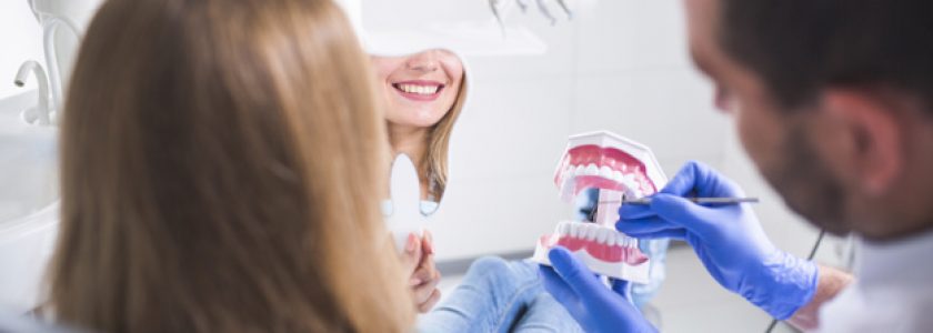 Causas del desgaste dental y cómo solucionarlo - Clínica Manuel Rosa