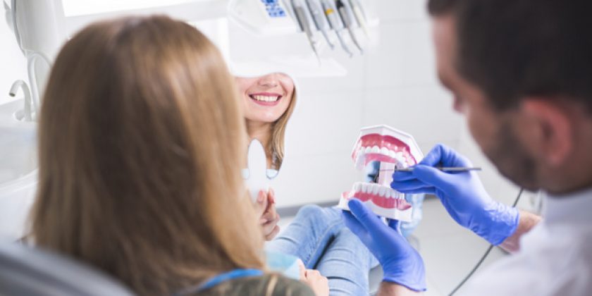 Causas del desgaste dental y cómo solucionarlo - Clínica Manuel Rosa